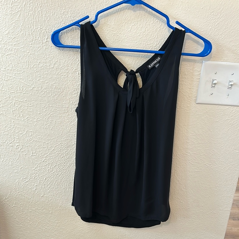 Black tank top with key hole back